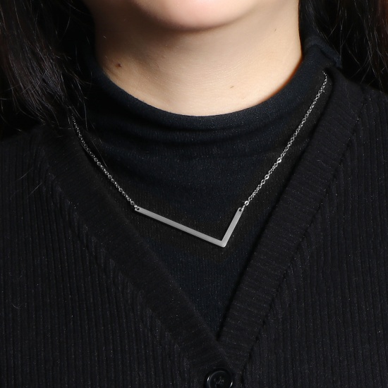 Immagine di Lettera Maiuscola Messaggio " L " Collana con Ciondolo All'Ingrosso, Tono Argento 304 Acciaio Inossidabile Catena a Cavo, Donne Ecologico Elegante Squisito Regalo Gioielli Per Rivenditore, 42cm-41cm Lunghezza, 1 Pz