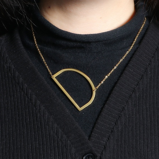 Immagine di Lettera Maiuscola Messaggio " D " Collana con Ciondolo All'Ingrosso, Placcato Oro 24K 304 Acciaio Inossidabile Catena a Cavo, Donne Ecologico Elegante Squisito Regalo Gioielli Per Rivenditore, 42cm-41cm Lunghezza, 1 Pz