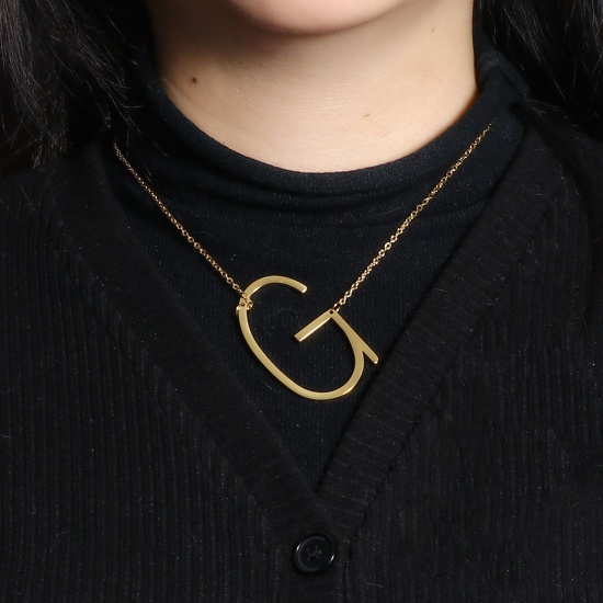 Immagine di Lettera Maiuscola Messaggio " G " Collana con Ciondolo All'Ingrosso, Placcato Oro 24K 304 Acciaio Inossidabile Catena a Cavo, Donne Ecologico Elegante Squisito Regalo Gioielli Per Rivenditore, 42cm-41cm Lunghezza, 1 Pz