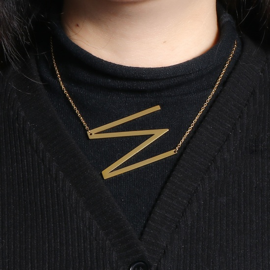 Immagine di Lettera Maiuscola Messaggio " M " Collana con Ciondolo All'Ingrosso, Placcato Oro 24K 304 Acciaio Inossidabile Catena a Cavo, Donne Ecologico Elegante Squisito Regalo Gioielli Per Rivenditore, 42cm-41cm Lunghezza, 1 Pz