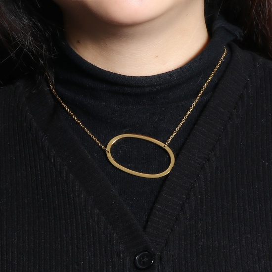 Immagine di Lettera Maiuscola Messaggio " O " Collana con Ciondolo All'Ingrosso, Placcato Oro 24K 304 Acciaio Inossidabile Catena a Cavo, Donne Ecologico Elegante Squisito Regalo Gioielli Per Rivenditore, 42cm-41cm Lunghezza, 1 Pz