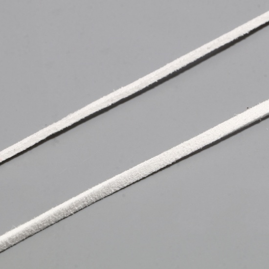 Imagen de Cuerda Terciopelo de Blanco Ante 3mm, 1 atado (Aprox 5 M/atados)