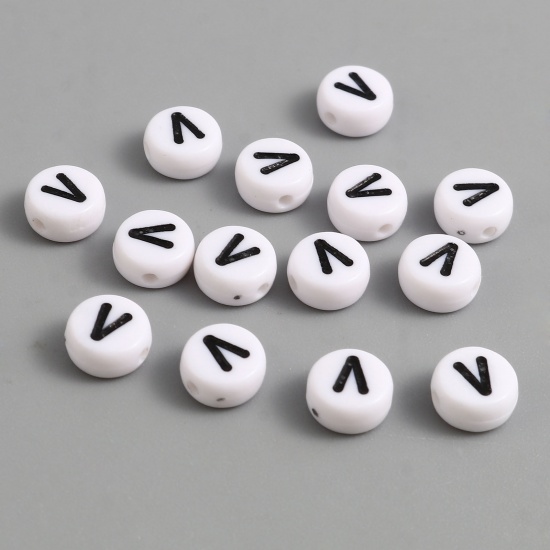 Image de Perles en Acrylique Plat-Rond Noir & Blanc Alphabet Initial/ Lettre Majuscule Message " V " Env. 7mm Dia, Trou: env. 1.4mm, 500 Pcs