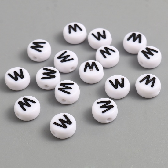Image de Perles en Acrylique Plat-Rond Noir & Blanc Alphabet Initial/ Lettre Majuscule Message " W " Env. 7mm Dia, Trou: env. 1.4mm, 500 Pcs
