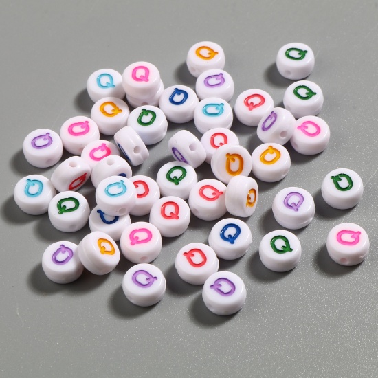 Picture of Acrylic Beads Flat Round At Random Color Mixed Initial Alphabet/ Capital Letter Pattern Message " Q " About 7mm Dia., Hole: Approx 1.4mm, 500 PCs