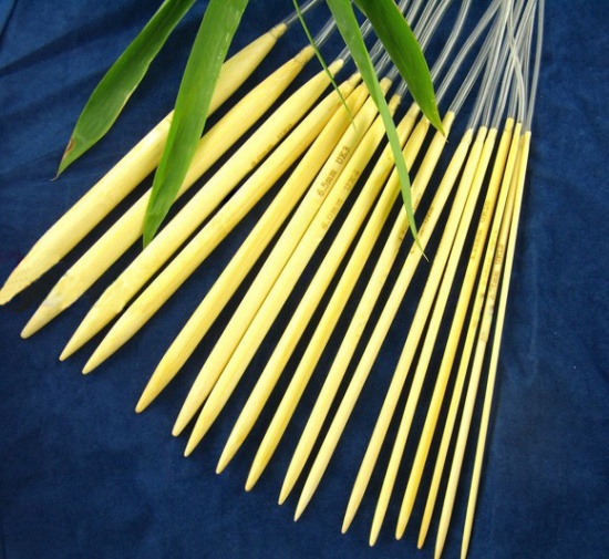 Image de (UK000-14 10.0mm-2.0mm) Aiguilles Circulaire en Bambou Couleur Naturelle 80cm long, 1 Kit ( 17 Pcs/Kit)