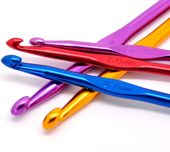 Picture of 2.5mm-10mm Aluminum Crochet Hooks At Random Color Mixed 15cm(5 7/8") long, 1 Set(12 PCs)