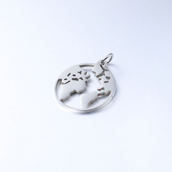 Image de Breloques en 304 Acier Inoxydable Silhouette Carte Rond Argent Mat 23.5mm x 18mm , 1 Pièce