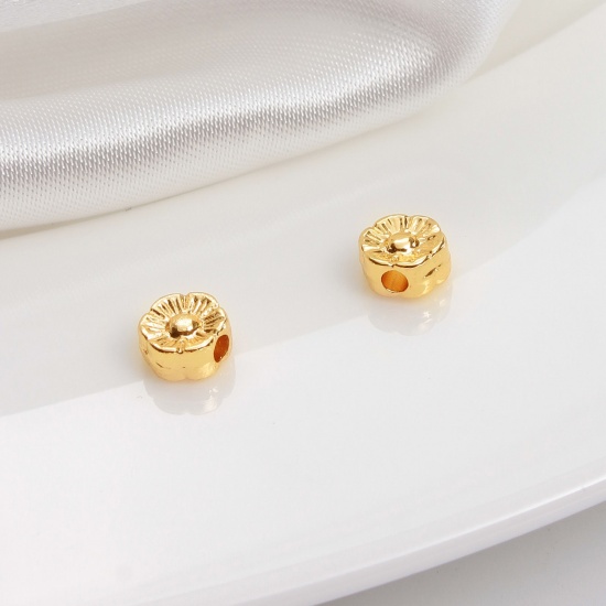 Picture of Brass Flora Collection Beads Real Gold Plated Flower About 5.5mm Dia, Hole: Approx 1.4mm, 10 PCs                                                                                                                                                              