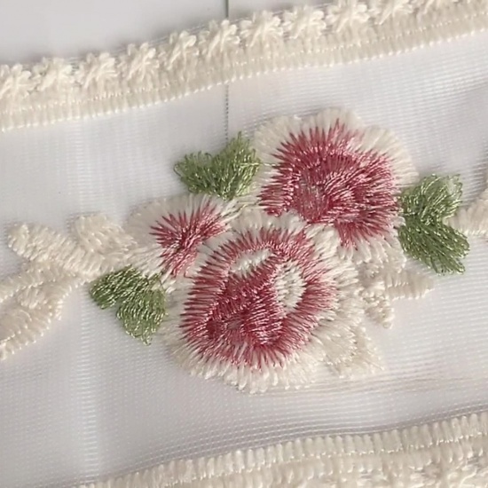 Bild von Organza-Satin-Geschenk-Blumenverpackungsband, weiße Blume, bestickt, 9 cm, 1 Rolle (ca. 4,5 m/Rolle)