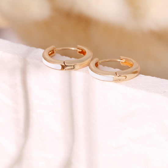 Immagine di 2 Pz Ecologico Elegante Squisito 18K Vero Oro Placcato Bianco Ottone Smalto Orecchini Circolari Per Donne Regalo 12mm x 11mm, Posta / Filo Dimensione: 0.8mm(20 misura)