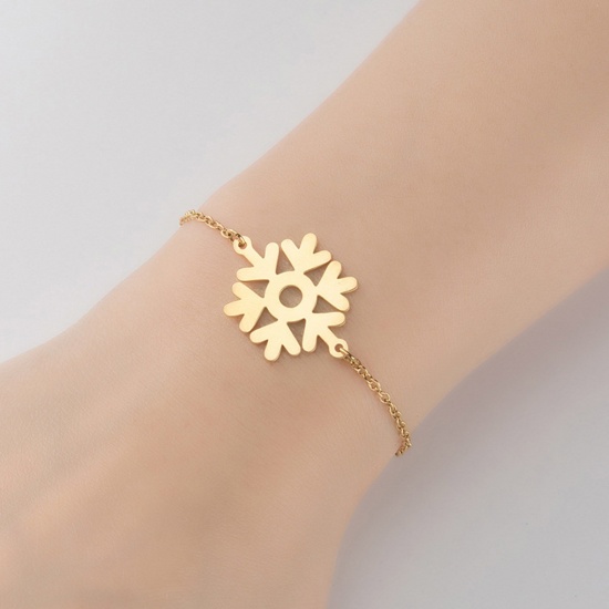 Picture of Titanium Steel Christmas Curb Link Chain Bracelets Gold Plated Snowflake 13.5cm(5 3/8") long, 1 Piece