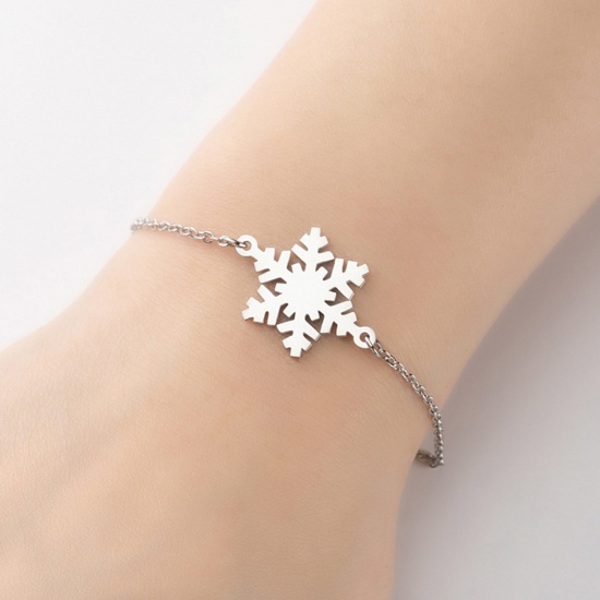 Picture of Titanium Steel Christmas Curb Link Chain Bracelets Silver Tone Snowflake 13.5cm(5 3/8") long, 1 Piece