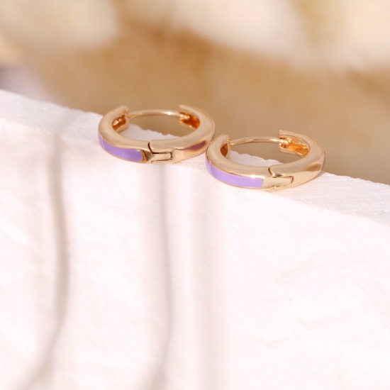 Immagine di 2 Pz Ecologico Elegante Squisito 18K Vero Oro Placcato Viola Chiaro Ottone Smalto Orecchini Circolari Per Donne Regalo 12mm x 11mm, Posta / Filo Dimensione: 0.8mm(20 misura)