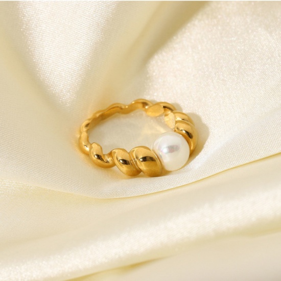 Imagen de Titanio Acero Estilo Ins No Ajustable Anillos Color Oro de 18K Blanco Trenzado Ronda Imitación de perla 16.5mm (US Size 6), 1 Unidad