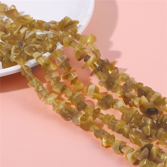 Immagine di Opale Occhi di Gatto ( Sintetico ) Perline di Chip Irregolare Caffè Chiaro Foro: Circa 1mm, 80cm Lunghezza, 1 Filo (Circa 200 Pz/Sfilza)