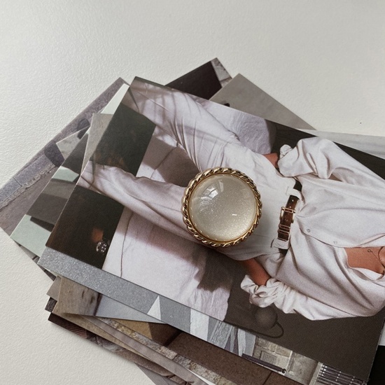 Immagine di Lega di Zinco + Resina Metallo Gambo Bottone Oro Placcato Bianco Tondo 20mm Dia, 2 Pz