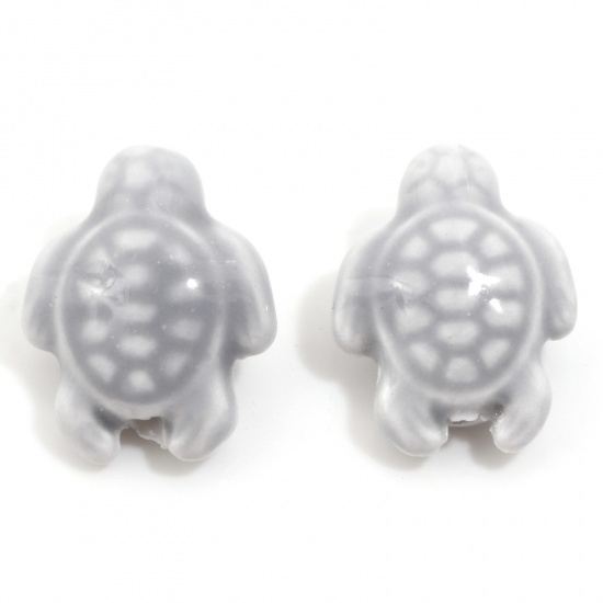 Bild von Keramik Ozean Schmuck Perlen für die Herstellung von DIY-Charme-Schmuck Schildkröte Hellgrau Gefärbt ca. 18mm x 15mm, Loch:ca. 1.6mm, 34.5cm lang, 1 Strang (ca. 20 Stück/Strang)