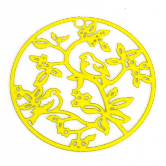 Bild von Eisenlegierung Filigran Stempel Verzierung Anhänger Rund Gelb Vogel Spritzlackierung 3.1cm D., 10 Stück