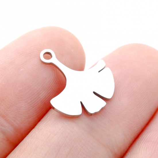 3 個 304ステンレス鋼 フローラコレクション チャーム ペンダント 葉 シルバートーン 透かし 13mm x 15mm の画像