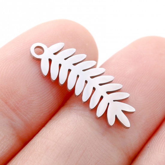 3 個 304ステンレス鋼 フローラコレクション チャーム ペンダント 葉 シルバートーン 透かし 8mm x 21mm の画像