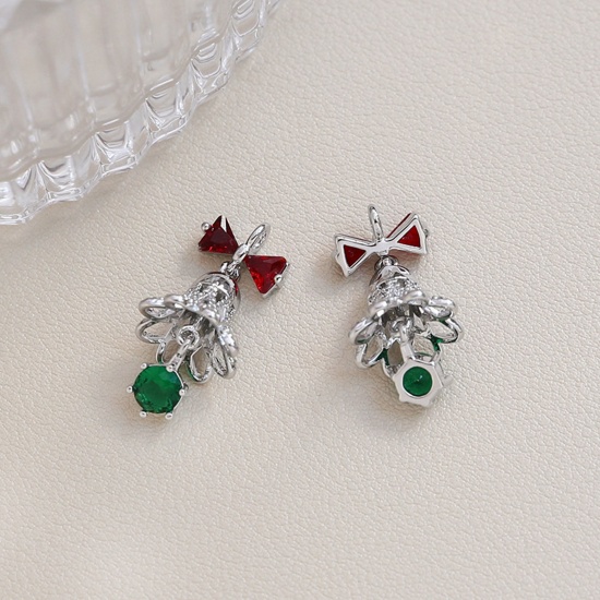 Imagen de Latón Navidad Colgantes Charms Platino Plateado Campana 3D Rojo & Verde Circón Artificial 25mm x 12mm, 2 Unidades