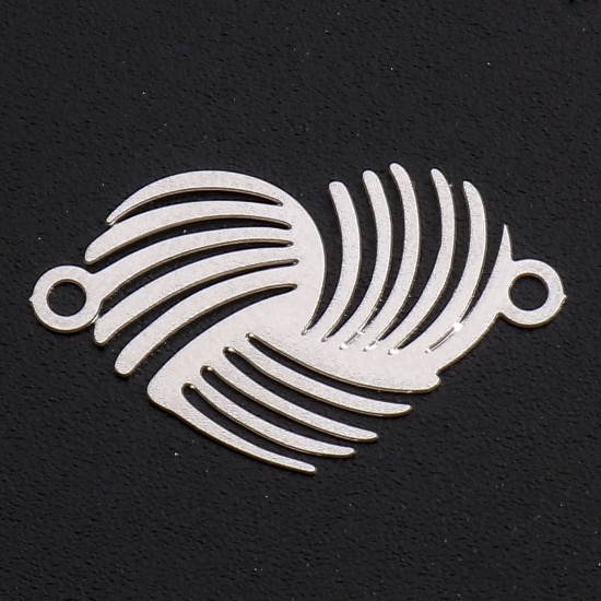 Bild von Eisenlegierung Filigran Stempel Verzierung Steckverbinder Charms Anhänger Silberfarbe Herz Streifen Muster Hohl, 20mm x 12mm, 20 Stück
