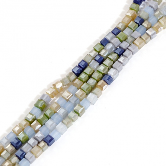 Bild von 1 Strang (ca. 95 Stück/Strang) Glas Perlen für die Herstellung von DIY-Charme-Schmuck Würfel Blau Zufällig gemischt ca. 4mm x 4mm, Loch: 1mm, 42cm lang