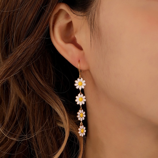 Picture of Brass Pastoral Style Tassel Earrings Gold Plated White Daisy Flower Enamel 6cm x 1cm, 1 Pair                                                                                                                                                                  