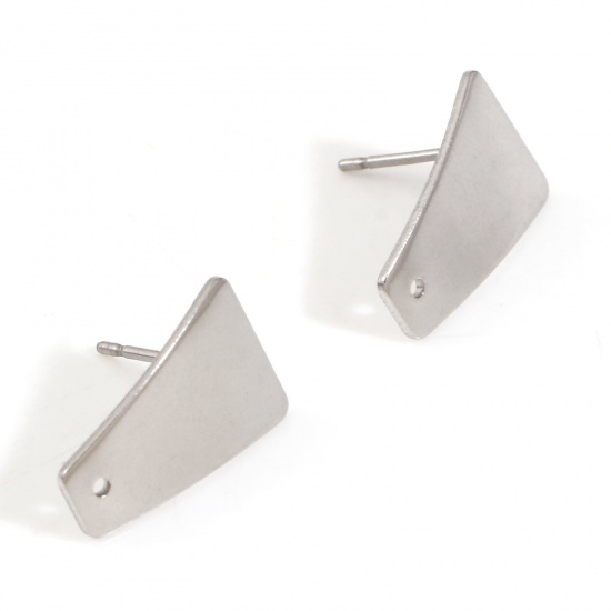 304ステンレス鋼 イヤポストスタッドピアス ループコネクター付きアクセサリー 台形 シルバートーン 16mm x 10.5mm、 10 個 の画像