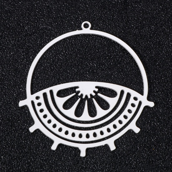 Image de 5 Pcs Pendentifs en 304 Acier Inoxydable Estampe en Filigrane Rond Argent Mat Fleurs Creuses Creux 40mm x 34mm