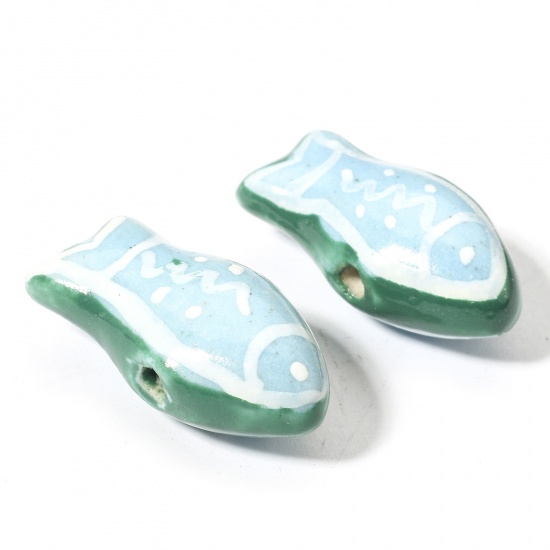 Immagine di 2 Pz Ceramica Gioielli Oceanici Diatanziale Perline per la Creazione di Gioielli con Ciondoli Fai-da-te Pesce Blu Increspatura Disegno Circa 22mm x 11mm, Foro: Circa 1.8mm