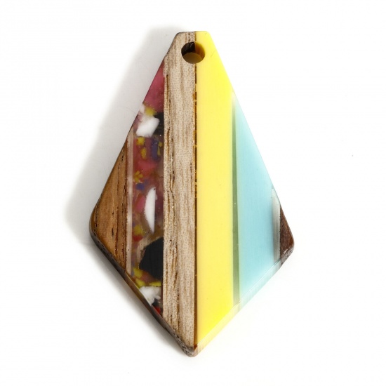 2 個 木目調樹脂 ペンダント 黄+青 四辺形 縞模様 砂利チップ 3.3cm x 2cm の画像