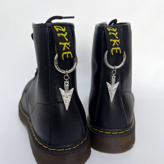 Picture of 1 Piece Gothic Shoe Buckles For DIY Shoe Charm Decoration Accessories Silver Tone Arrowhead 5cm