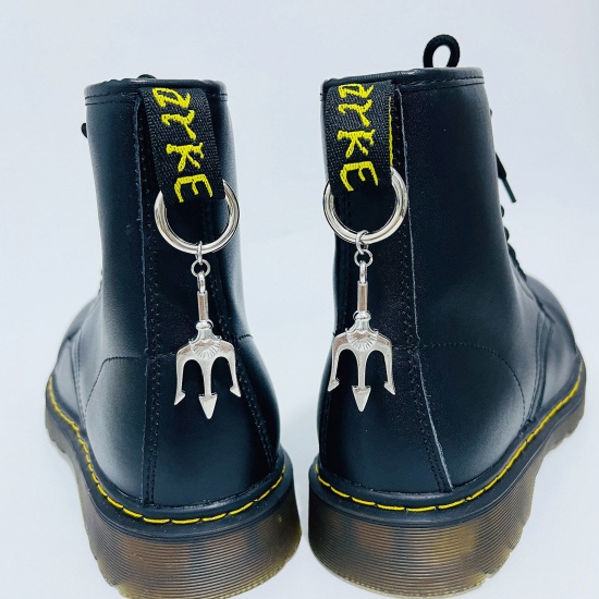 Bild von 1 Stück Gotisch Schuh Schnallen für DIY Schuh Charme Dekoration Zubehör Silberfarbe Schwert 5cm