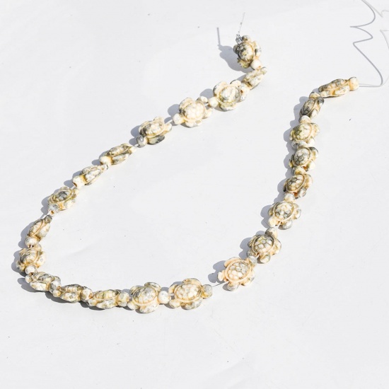 Image de 2 Enfilades (Env. 23 Pcs/Enfilade) Perles pour DIY Fabrication de Bijoux de Charme en Turquoise ( Synthétique) Tortue Blanc Coloré Env. 14mm x 17mm, 40cm long
