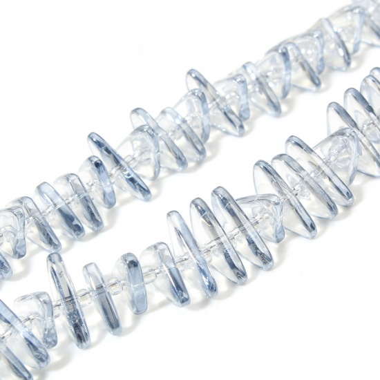 Image de 1 Enfilade (env. 120 Pcs/Enfilade) Perles pour DIY Fabrication de Bijoux de Charme en Verre Triangle Gris Clair 16mm x 9mm, Trou: 1mm, 60cm long