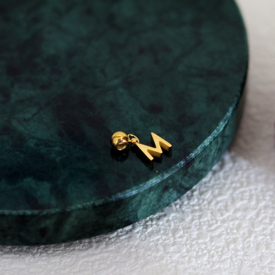 Immagine di 1 Pz 304 Acciaio Inossidabile Mini Perle Di Fascino Pendenti Lettera Placcato Oro 18K Messaggio " M " 12mm x 6mm