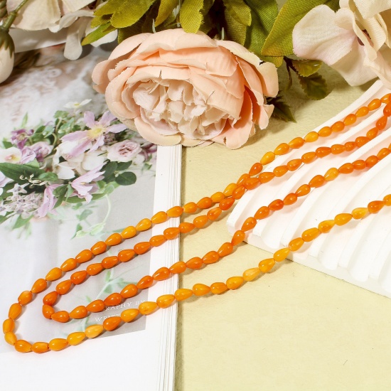 Image de 1 Enfilade (Env. 62 Pcs/Enfilade) Perles pour DIY Fabrication de Bijoux de Pendentife en Corail ( Naturel/Teint ) Goutte d'Eau Orange Env. 6mm x 4mm, Trou: env. 0.5mm, 40cm long