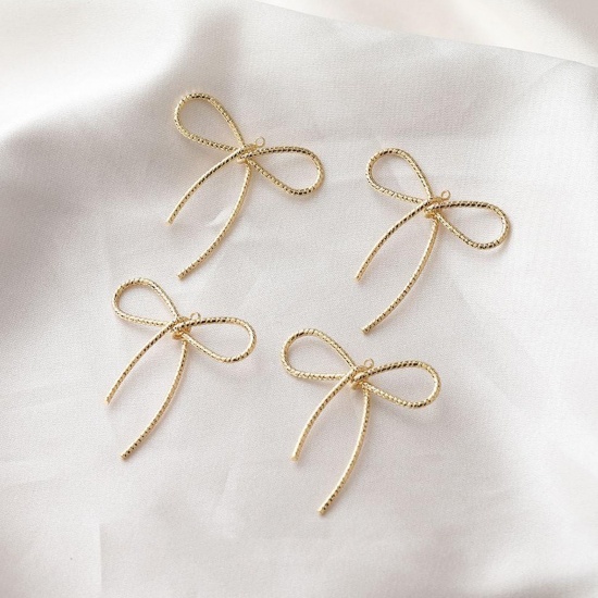 Image de 2 Pcs Pendentifs Vêtements en Laiton Nœuds Papillon Plaqué Or 14K Fleurs Creuses 3.3cm x 3cm