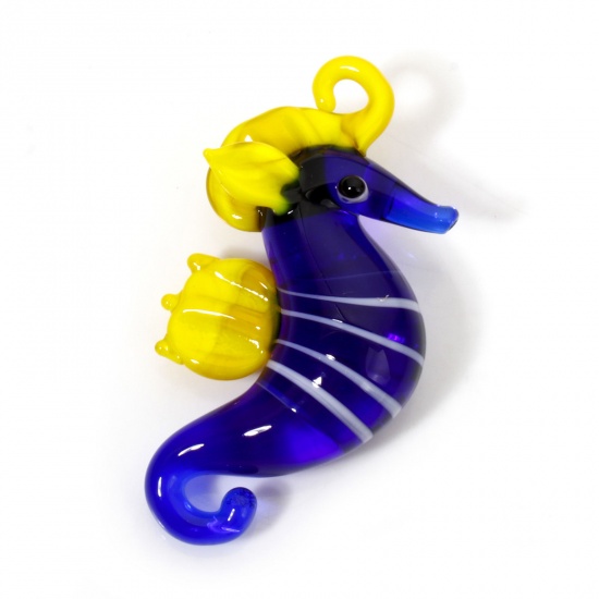 Immagine di 1 Pz Lampwork Vetro Lampwork Charm Gioielli Oceanici Ciondoli Pendenti Cavalluccio Marino Blu Marino Striscia Disegno 3D 4.2cm x 3cm