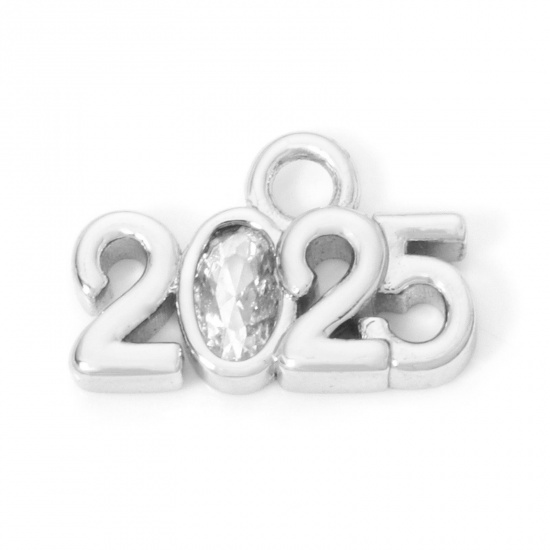 Image de 2 Pcs Breloques Année en Laiton Respectueux de la Nature Plaqué Platine Véritable Mots" 2025 " à Zircone Cubique Clair 14mm x 9mm