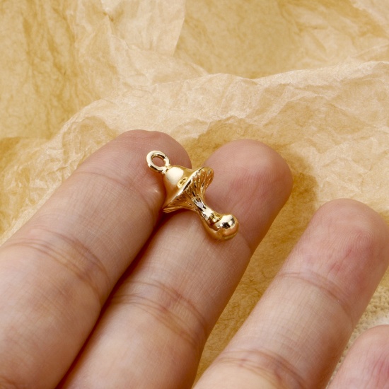 Image de 2 Pcs Breloques en Laiton Respectueux de la Nature Champignon Plaqué Or Véritable 18K 3D 18mm x 10mm