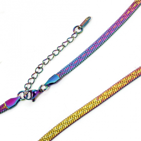 Image de 1 Pièce Colliers en 304 Acier Inoxydable Revêtement sous Vide PVD Respectueux de l'Environnement Chaîne Maille Serpent Plate Plaqué de Couleur Arc-en-ciel avec Fermoir Mousqueton et Chaîne d'Extension 40cm long, Taille de Chaîne: 5mm
