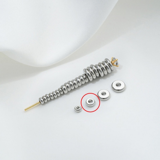 Image de 10 Pcs Perles d'Espacement Accessories pour DIY Fabrication de Bijoux de Bracelet en Laiton Respectueux de la Nature Plaqué Platine Véritable Plat-Rond Env. 4mm Dia.