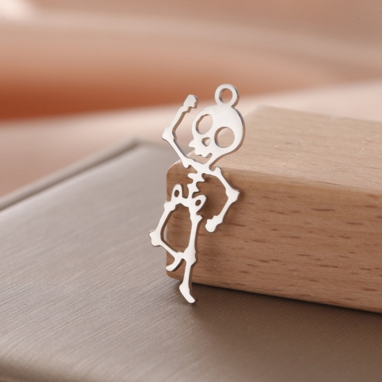 Image de 1 Pièce Breloques en 304 Acier Inoxydable Halloween Argent Mat Squelette Humain 26mm x 12mm