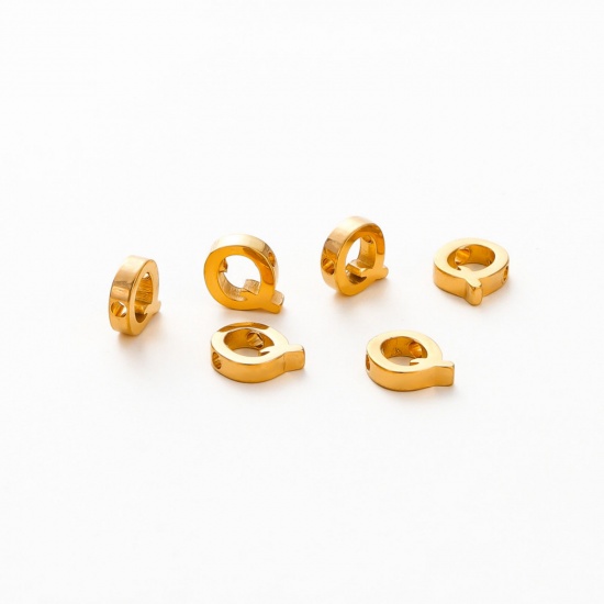 Image de 5 Pcs Breloques en 304 Acier Inoxydable Placage sous Vide Mini Plaqué Or 18K Alphabet Initial/ Lettre Majuscule Gravé Mots" Q " Brunissage au Rouleau 10mm x 9mm
