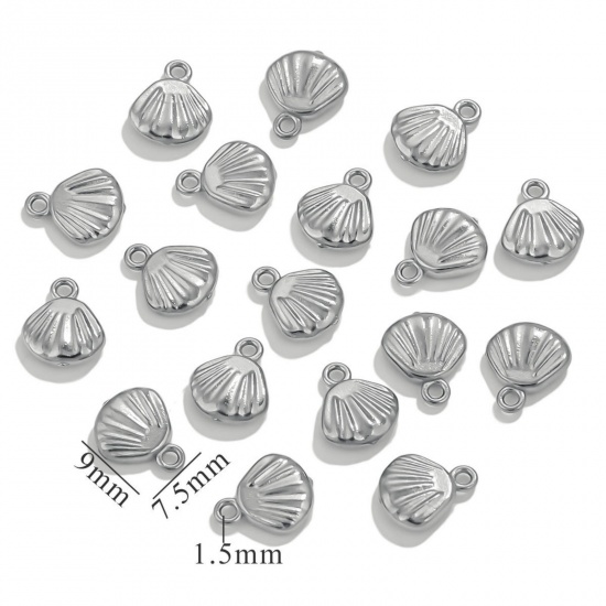5 個 エコフレンドリー 304ステンレス鋼 ミニ チャーム シルバートーン シェル 3D 7.5mm x 9mm、 の画像