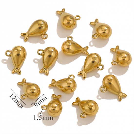 5 個 エコフレンドリー PVD真空メッキ 304ステンレス鋼 ミニ チャーム 金メッキ 魚 3D 12mm x 9mm、 の画像