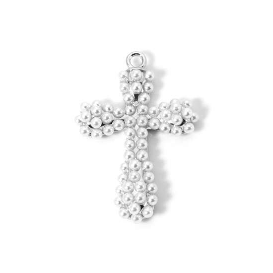 Image de 1 Pièce Breloques Religieux en Laiton Plaqué Platine Croix Perle Imitation Acrylique 4cm x 2.7cm